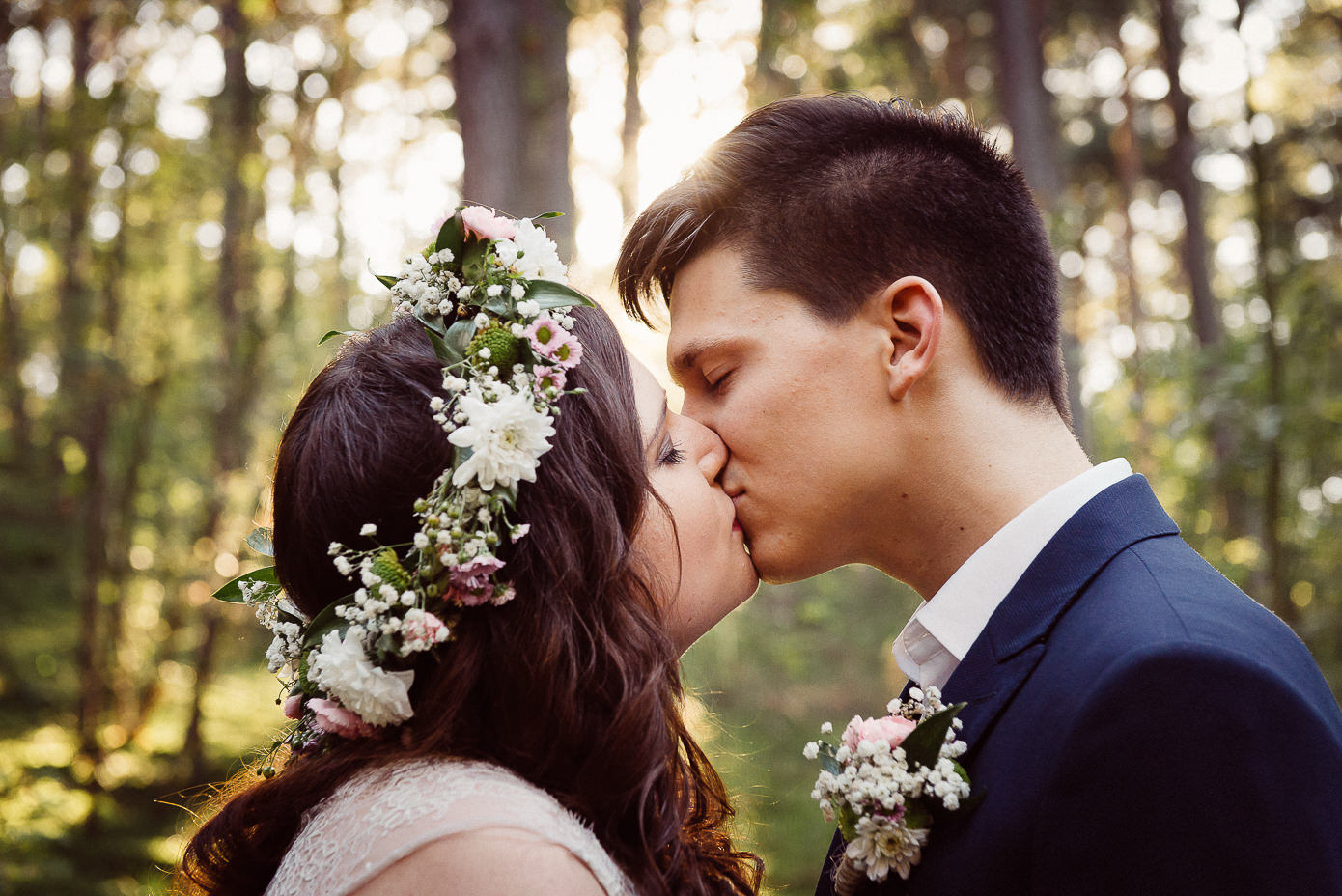 Dlaczego warto mieć dobrego fotografa na uroczystości zaślubin