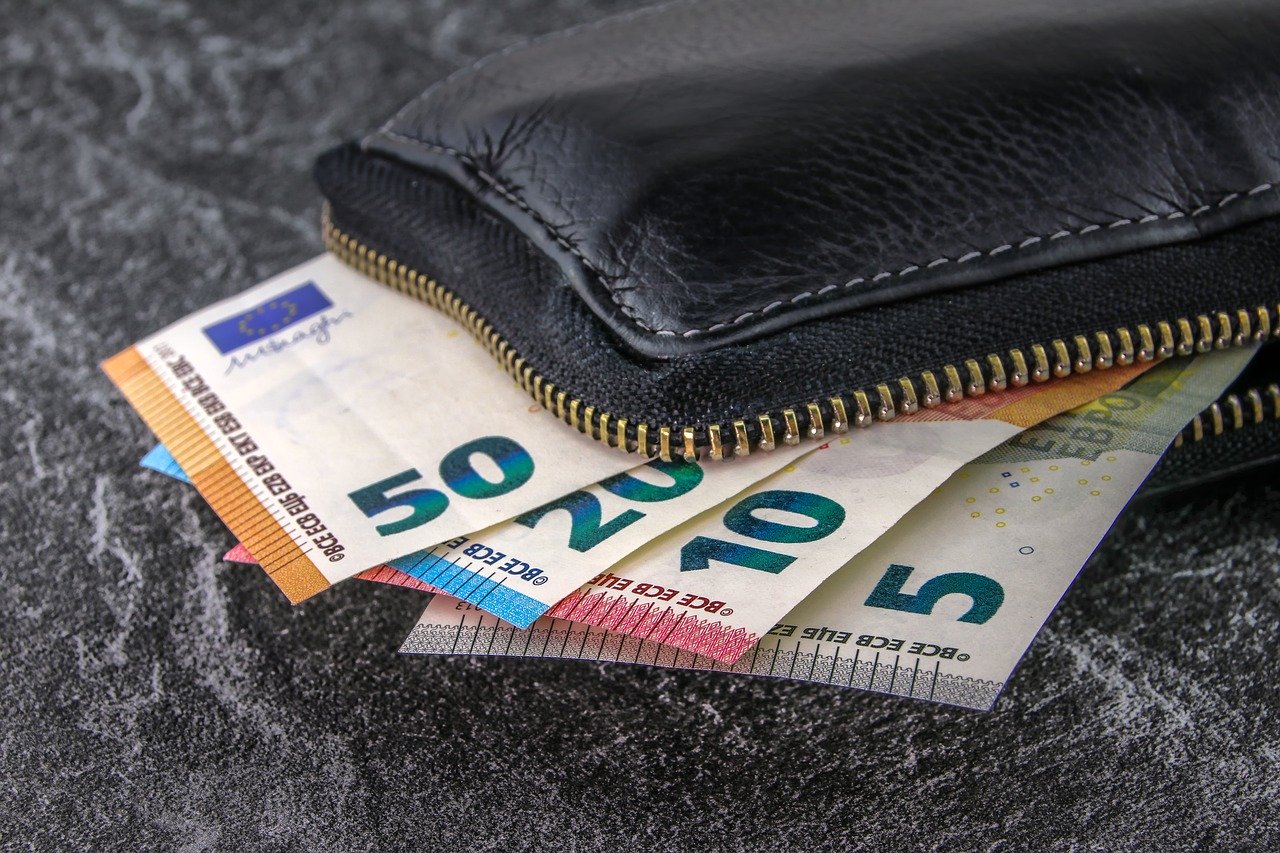 Gdzie wymieniać pieniądze podczas wyjazdu za granicę?